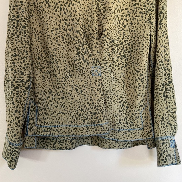 Rag & Bone- Shields Leopard Print Silk Top In Olive - Picture 7 of 16